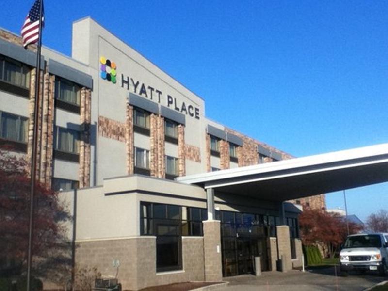Comfort Suites Milwaukee West Exterior photo